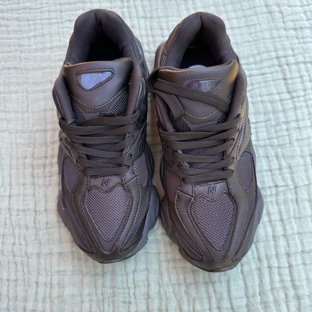 New Balance Triple black men’s 6/ladies 8 NWOT and no box
